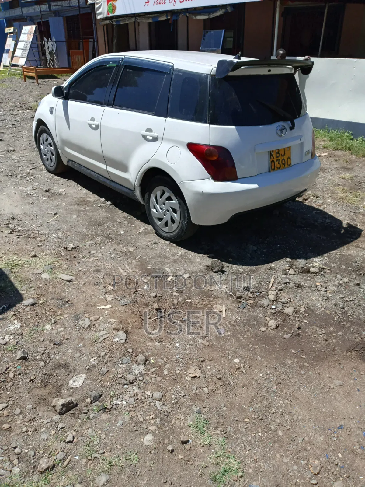 Toyota IST 2001 White