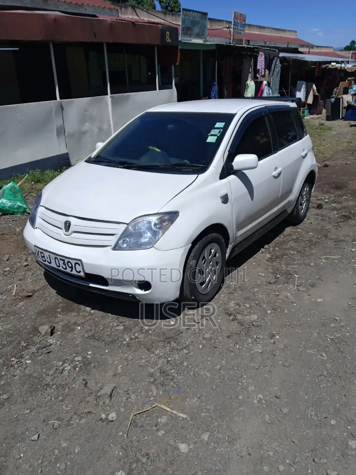 Toyota IST 2001 White