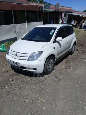 Toyota IST 2001 White