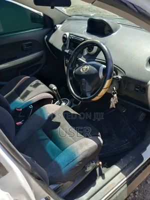 Toyota IST 2001 White