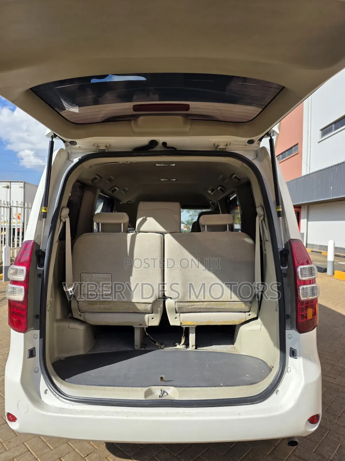 Toyota Noah 2011 White