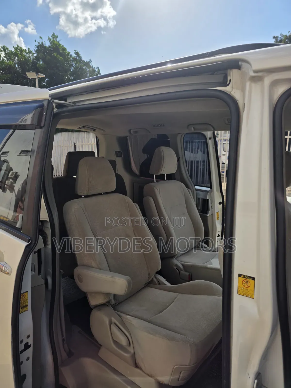 Toyota Noah 2011 White