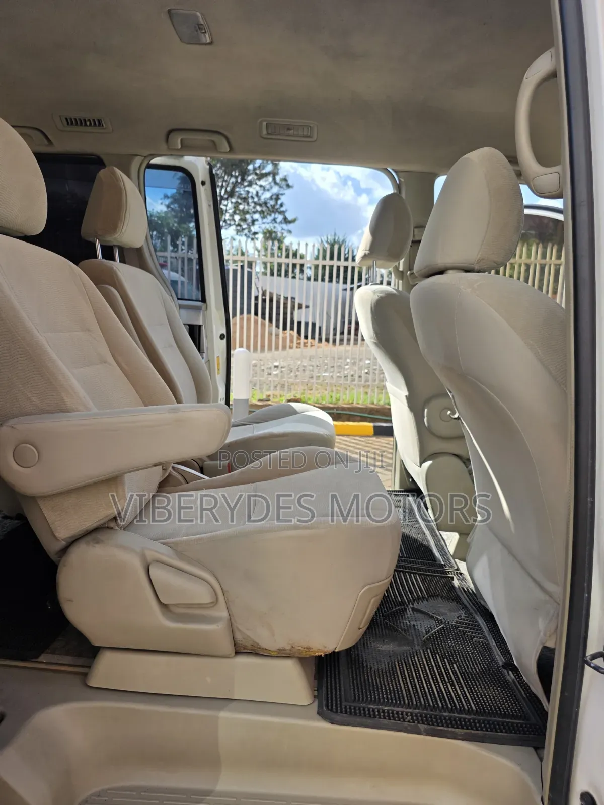 Toyota Noah 2011 White