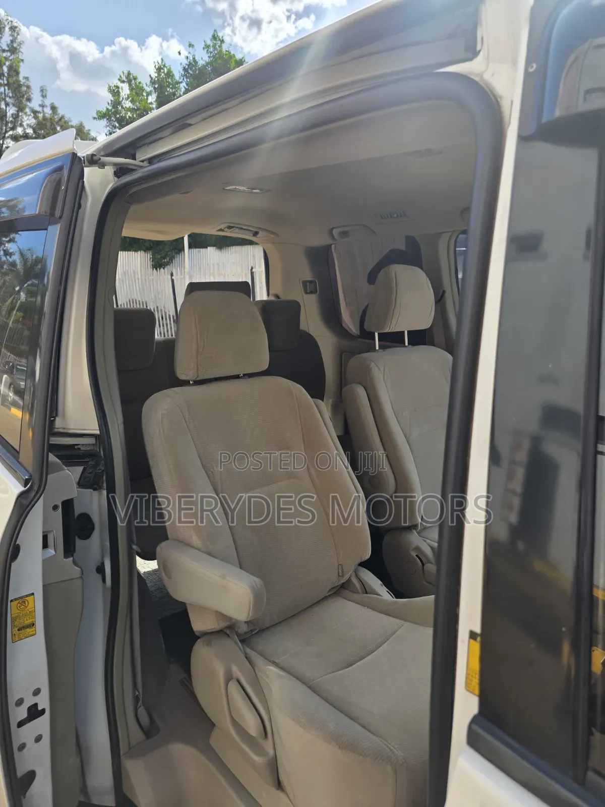 Toyota Noah 2011 White
