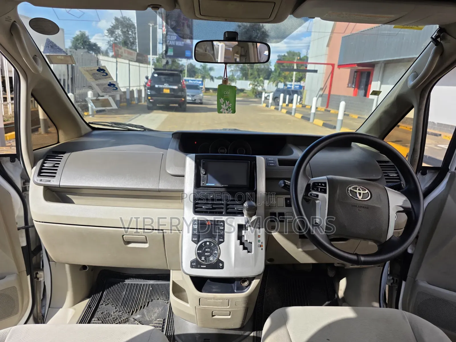 Toyota Noah 2011 White