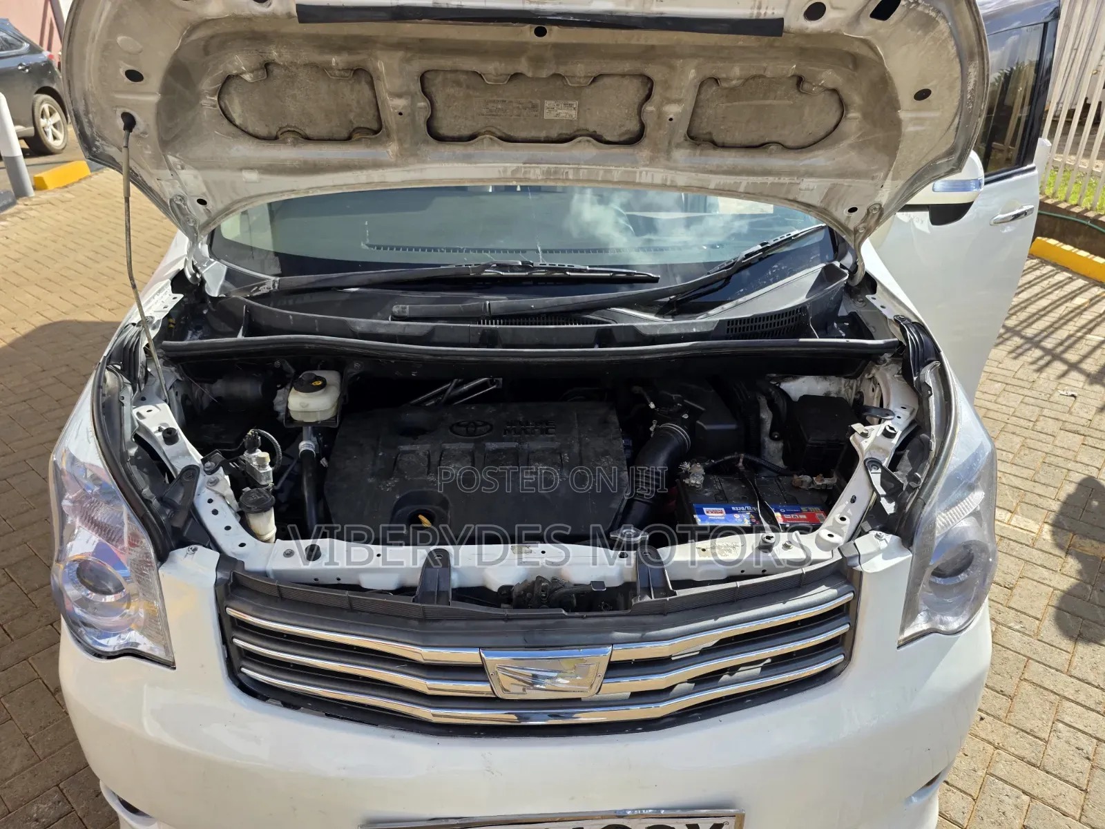 Toyota Noah 2011 White