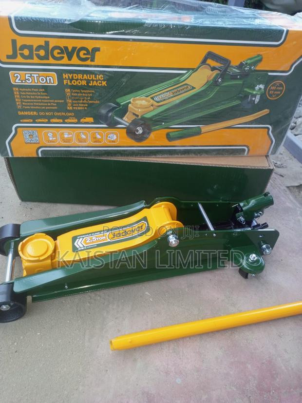 Affordable 2.5 Ton Hydraulic Floor Jack - thumbnail 2