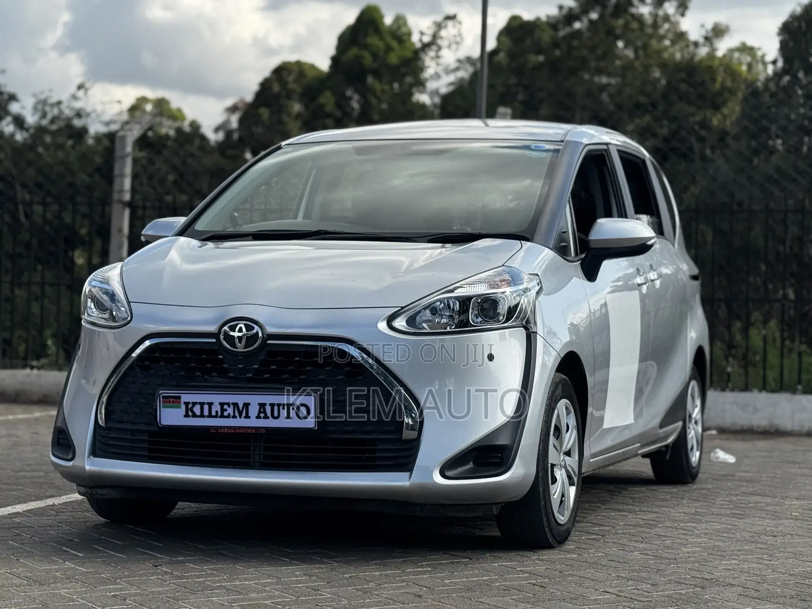 Toyota Sienta 1.5 AWD 2019 Silver