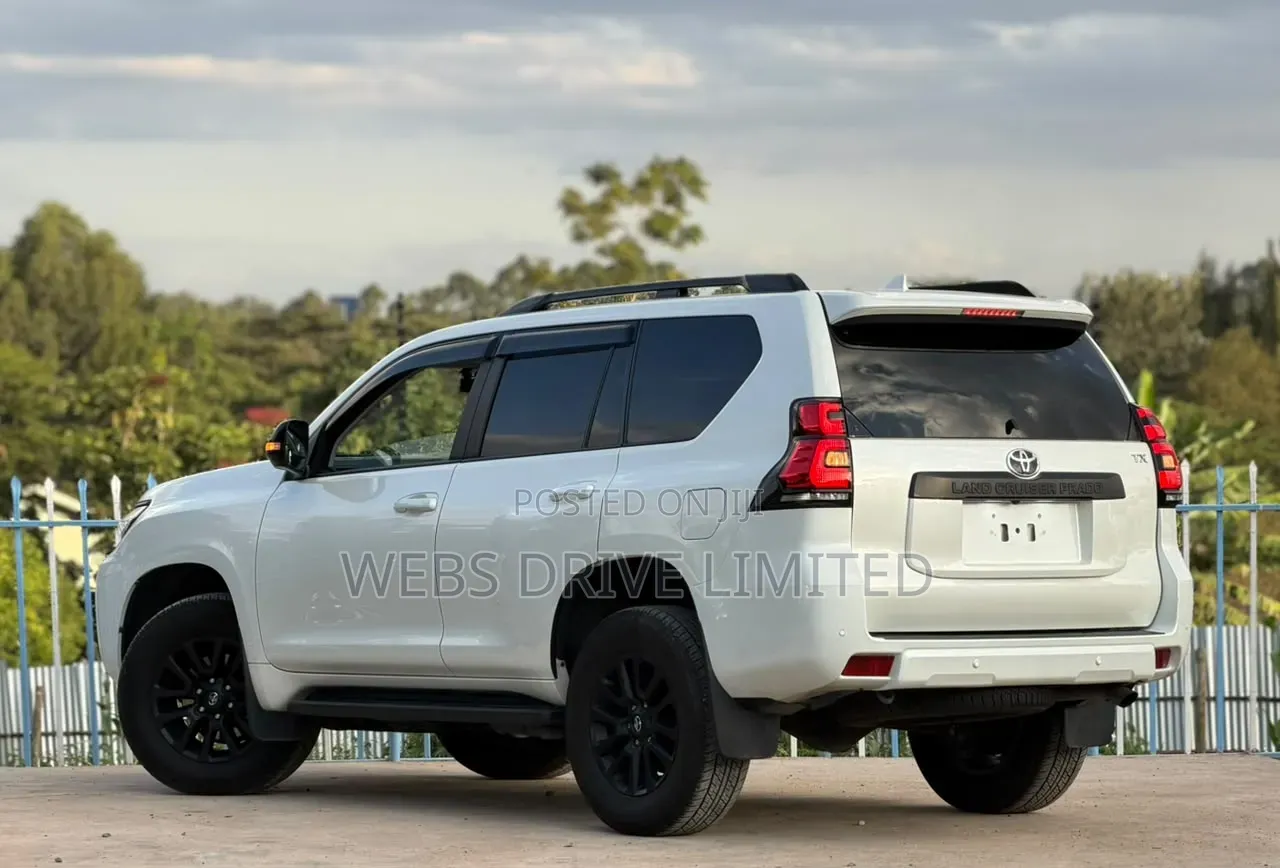 Toyota Land Cruiser Prado 2.8 2022 Pearl