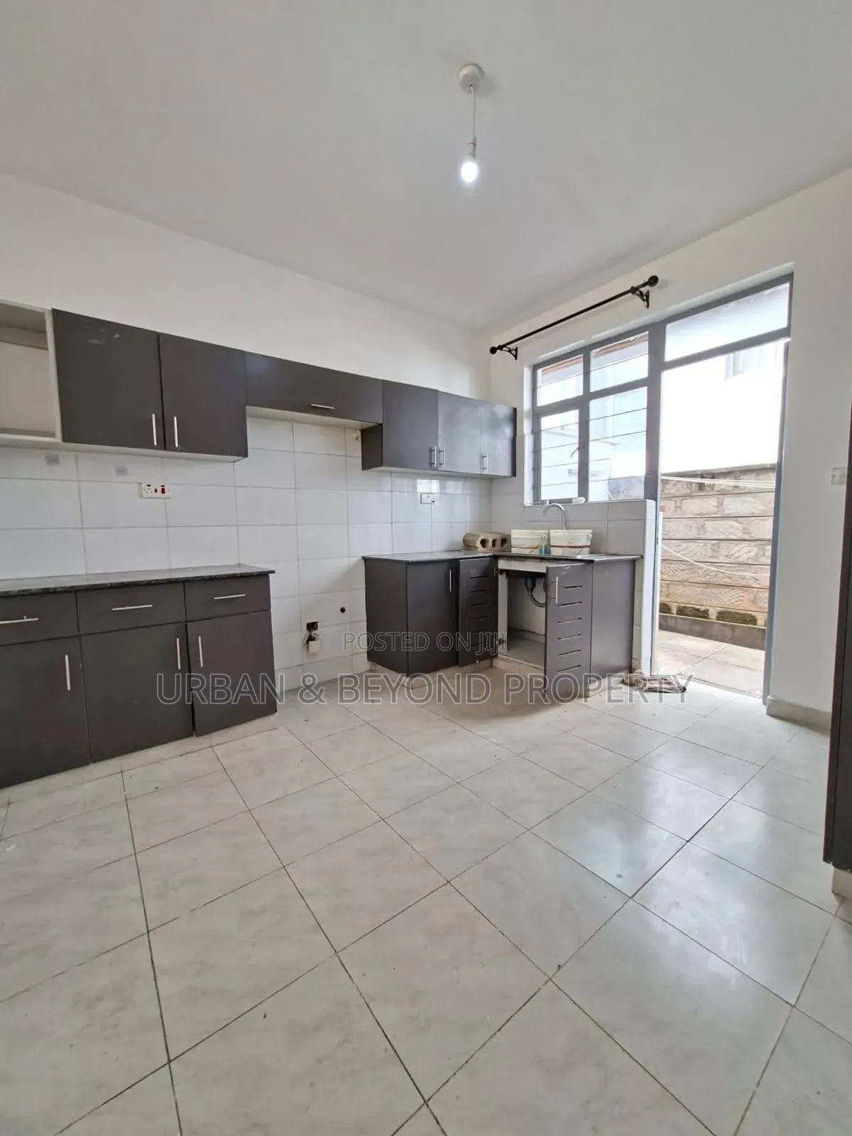 4bdrm Townhouse / Terrace in Karai for rent