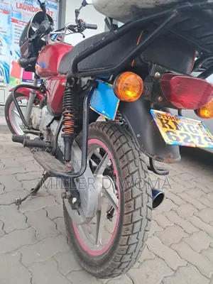 Bajaj Boxer 125 2025 Red