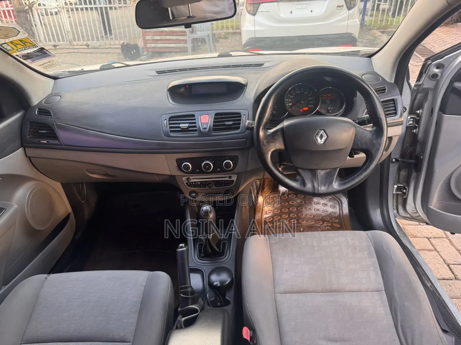 Renault Fluence 2011 Silver