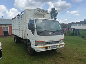Isuzu Elf Truck 2004 White