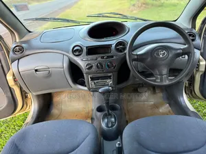 Toyota Vitz 2003 Silver