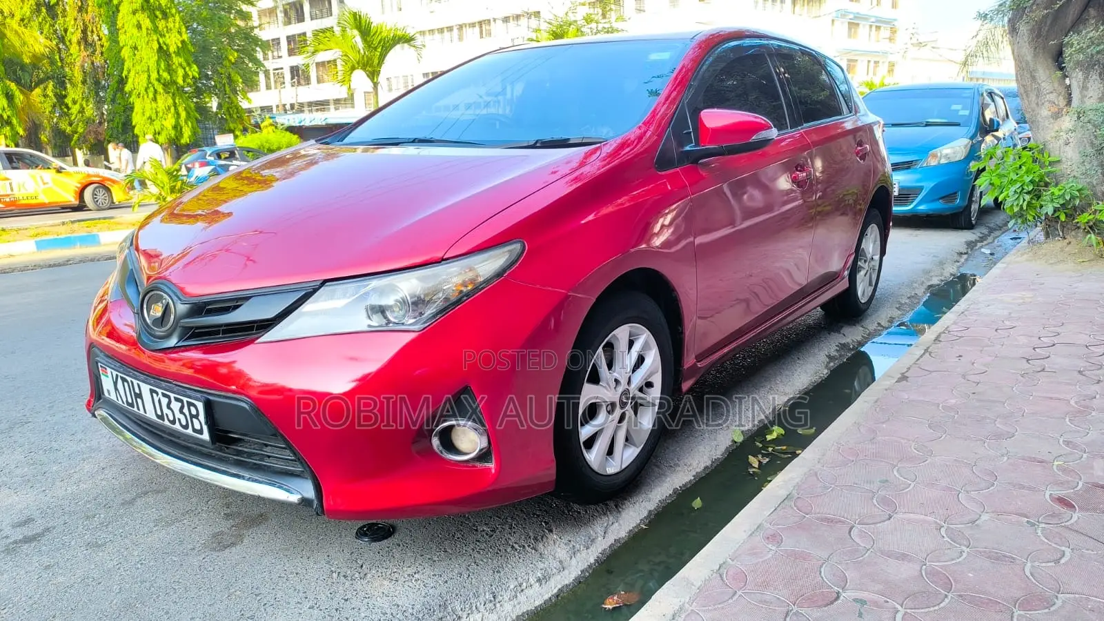 Toyota Auris 2015 Red