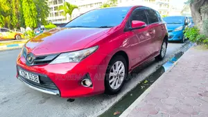 Toyota Auris 2015 Red