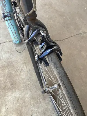 Roadbike Rim Brake. Complete With Pads