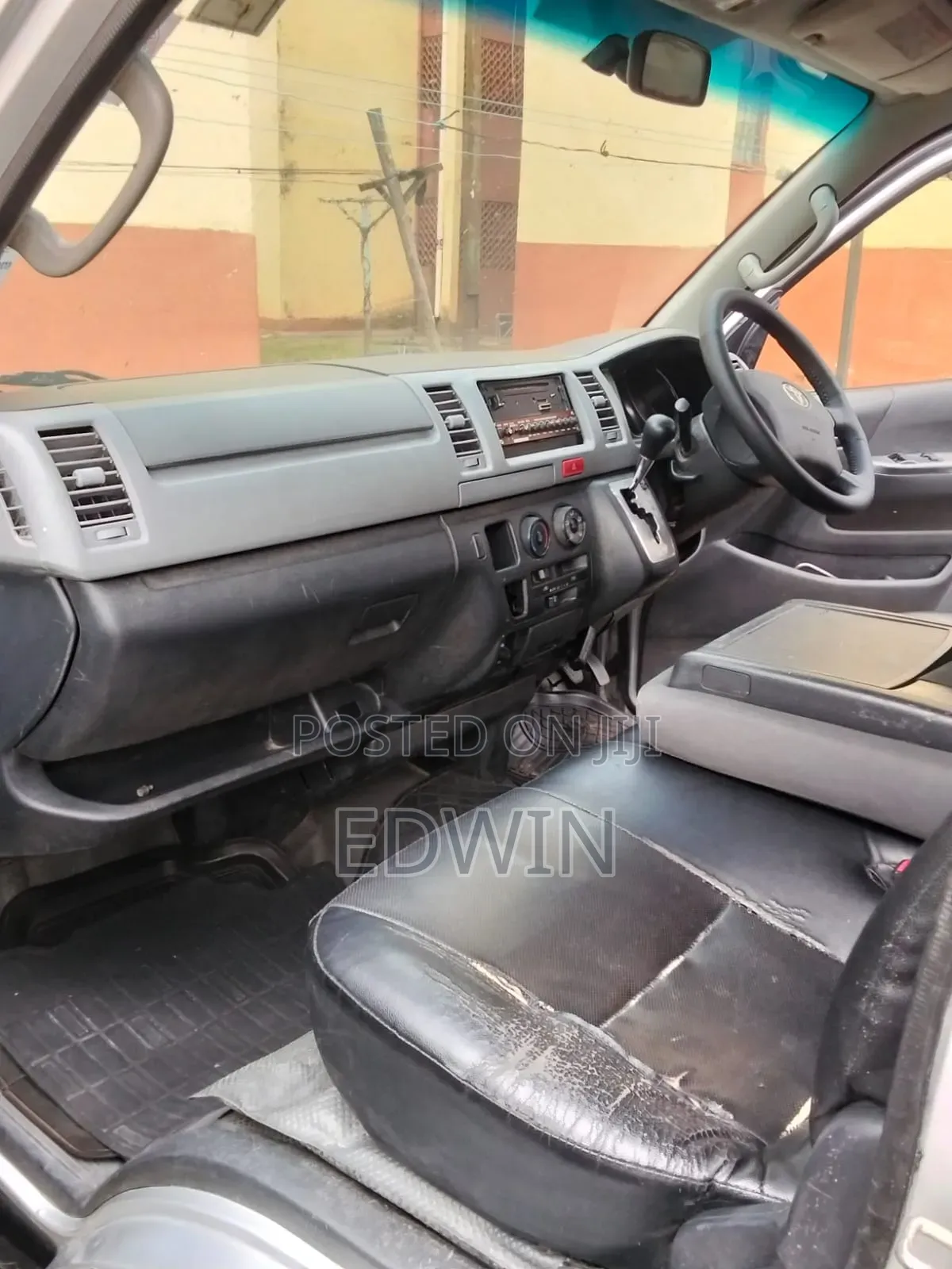 Toyota HiAce 2013 Silver