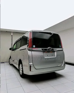 Toyota Noah 2019 Silver