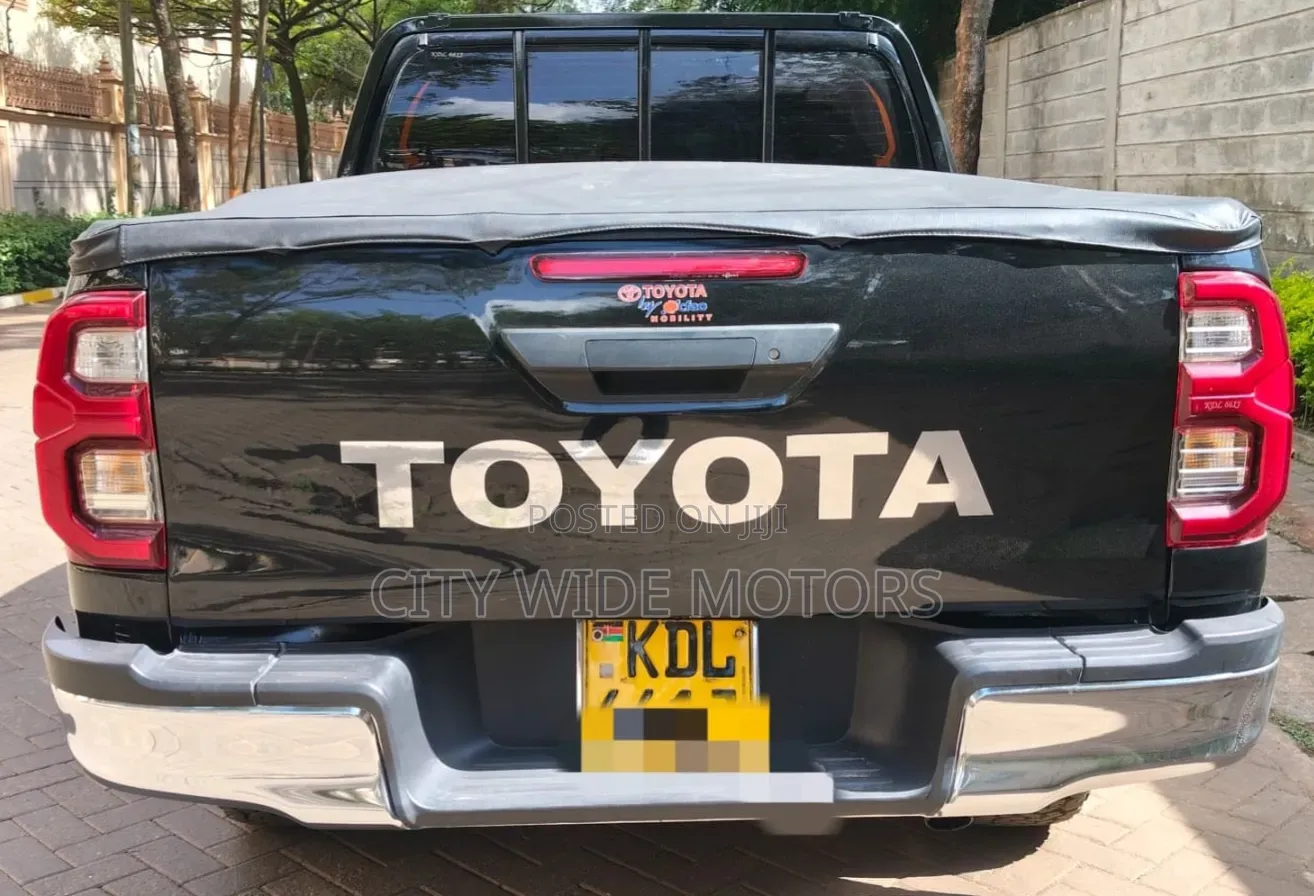 Toyota Hilux Revo Double Cab Deisel 2.8 AWD 2017 Black