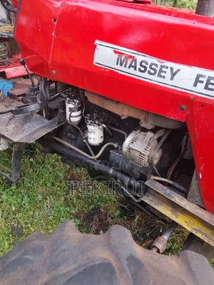 Tractor Mf440