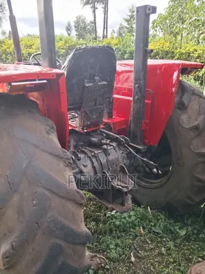 Tractor Mf440
