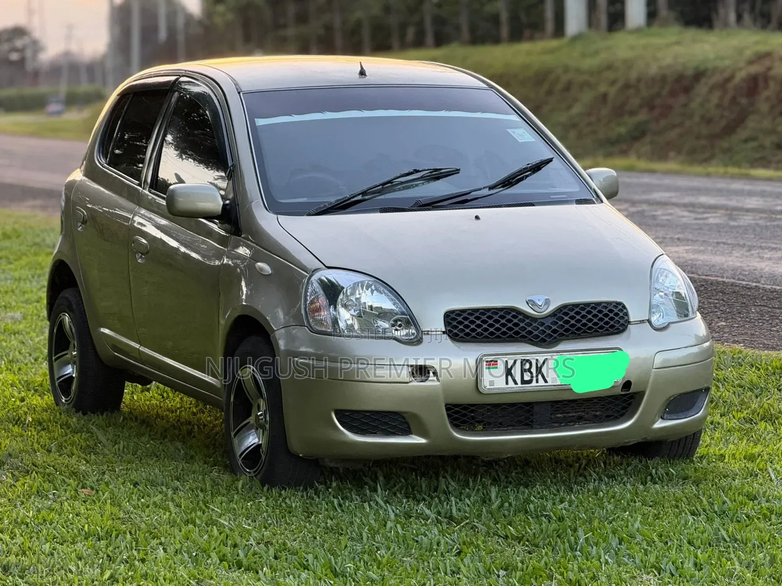 Toyota Vitz 2003 Silver