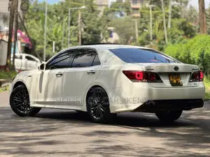Toyota Crown 2017 White