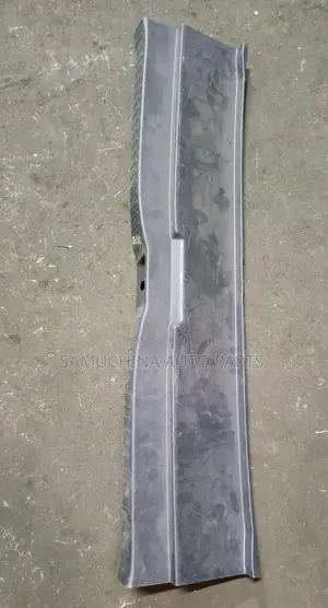 Boot Garnish Toyota Wish Zge20 2013