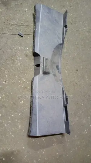 Boot Garnish Toyoya Noah Zrr70