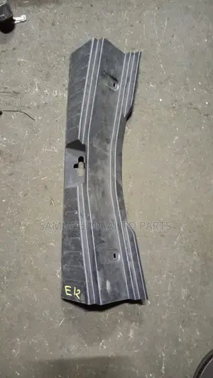 Boot Garnish Nissan Note E12
