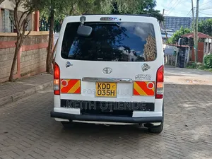 Toyota HiAce 2014 White