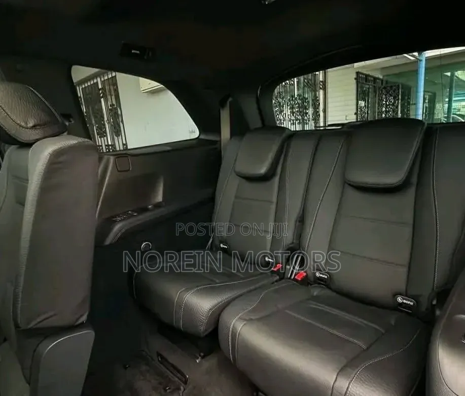 Mercedes-Benz GLS-Class GLS 400d 2022 Beige