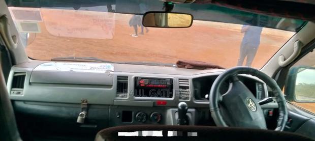 Toyota HiAce 2012 White - thumbnail 8