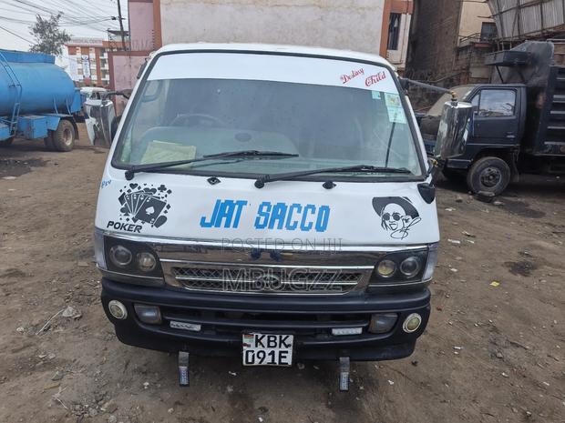 Toyota HiAce 2002 White