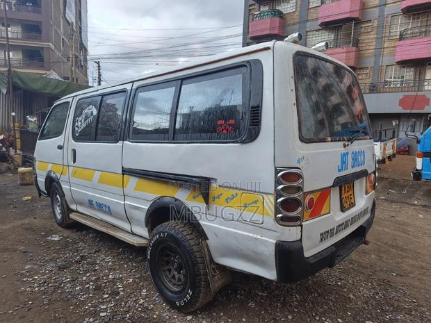 Toyota HiAce 2002 White - thumbnail 2