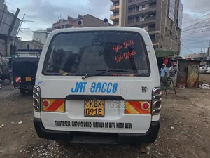 Toyota HiAce 2002 White