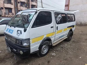 Toyota HiAce 2002 White
