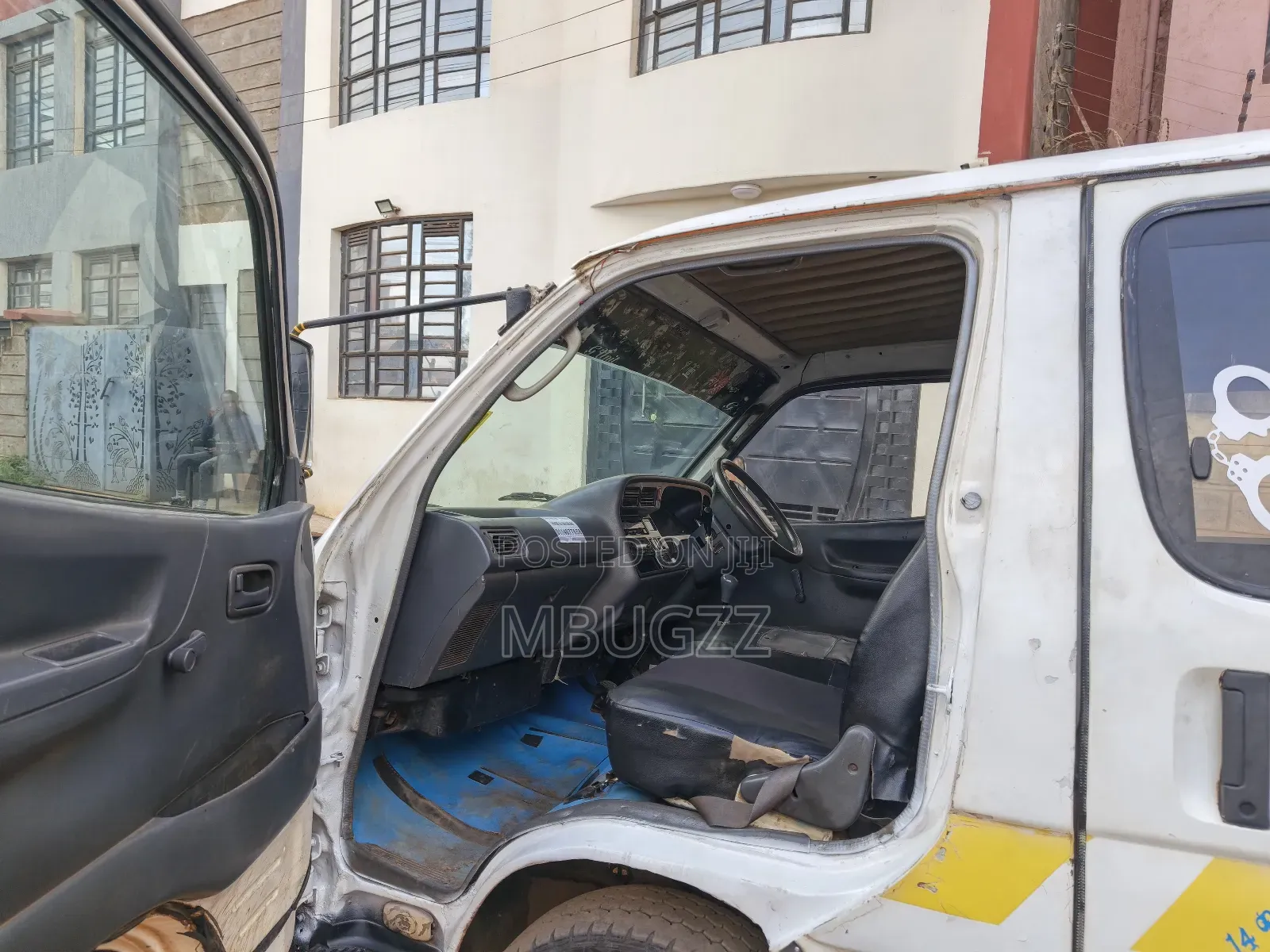 Toyota HiAce 2002 White
