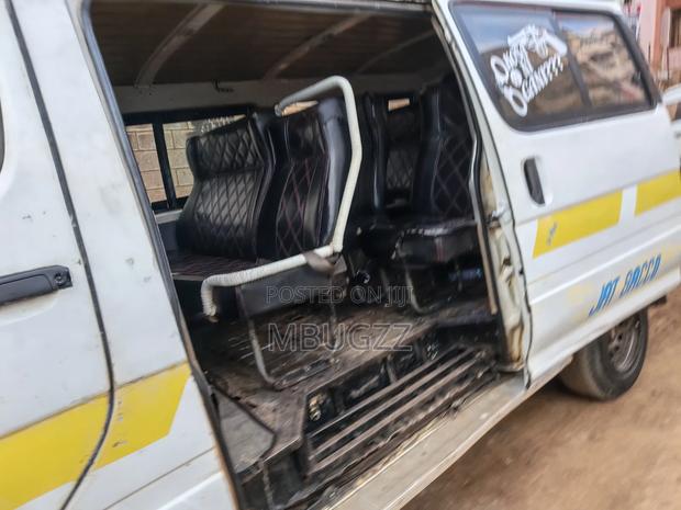 Toyota HiAce 2002 White - thumbnail 14
