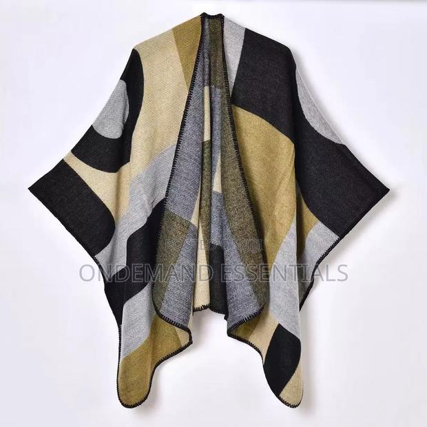 Women's Geometric Wrap Shawl/Poncho - thumbnail 4