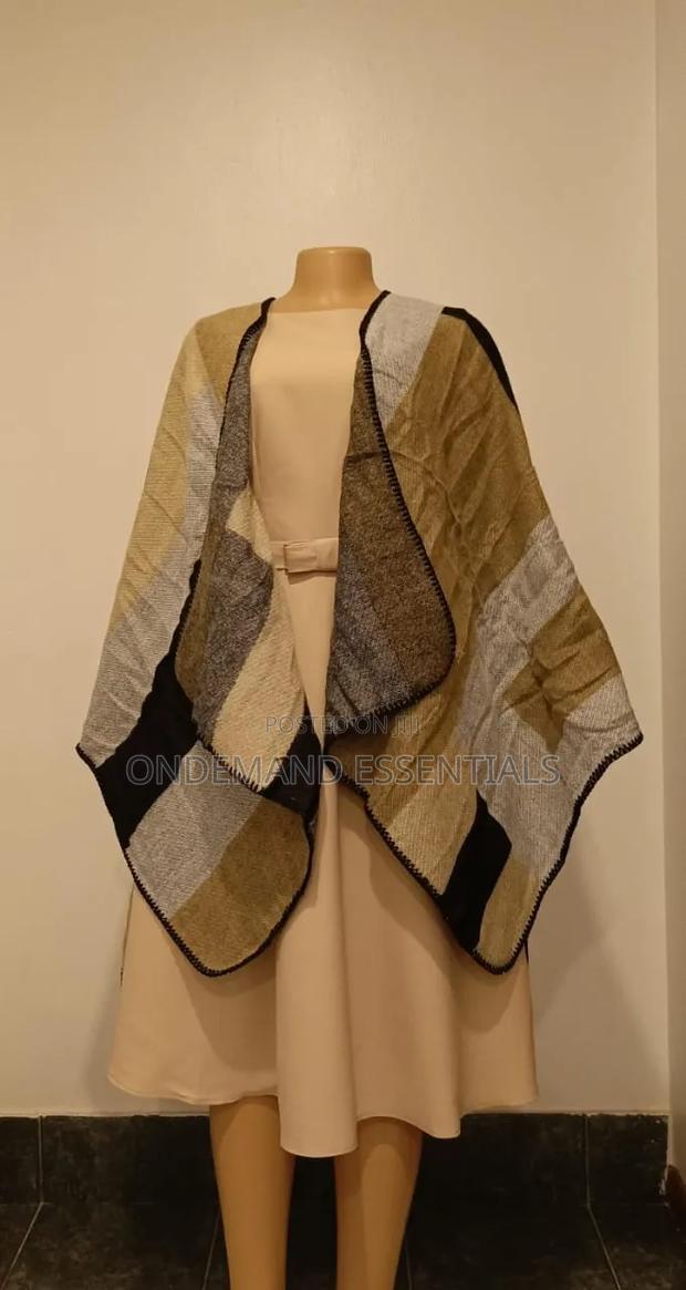Women's Geometric Wrap Shawl/Poncho - thumbnail 5