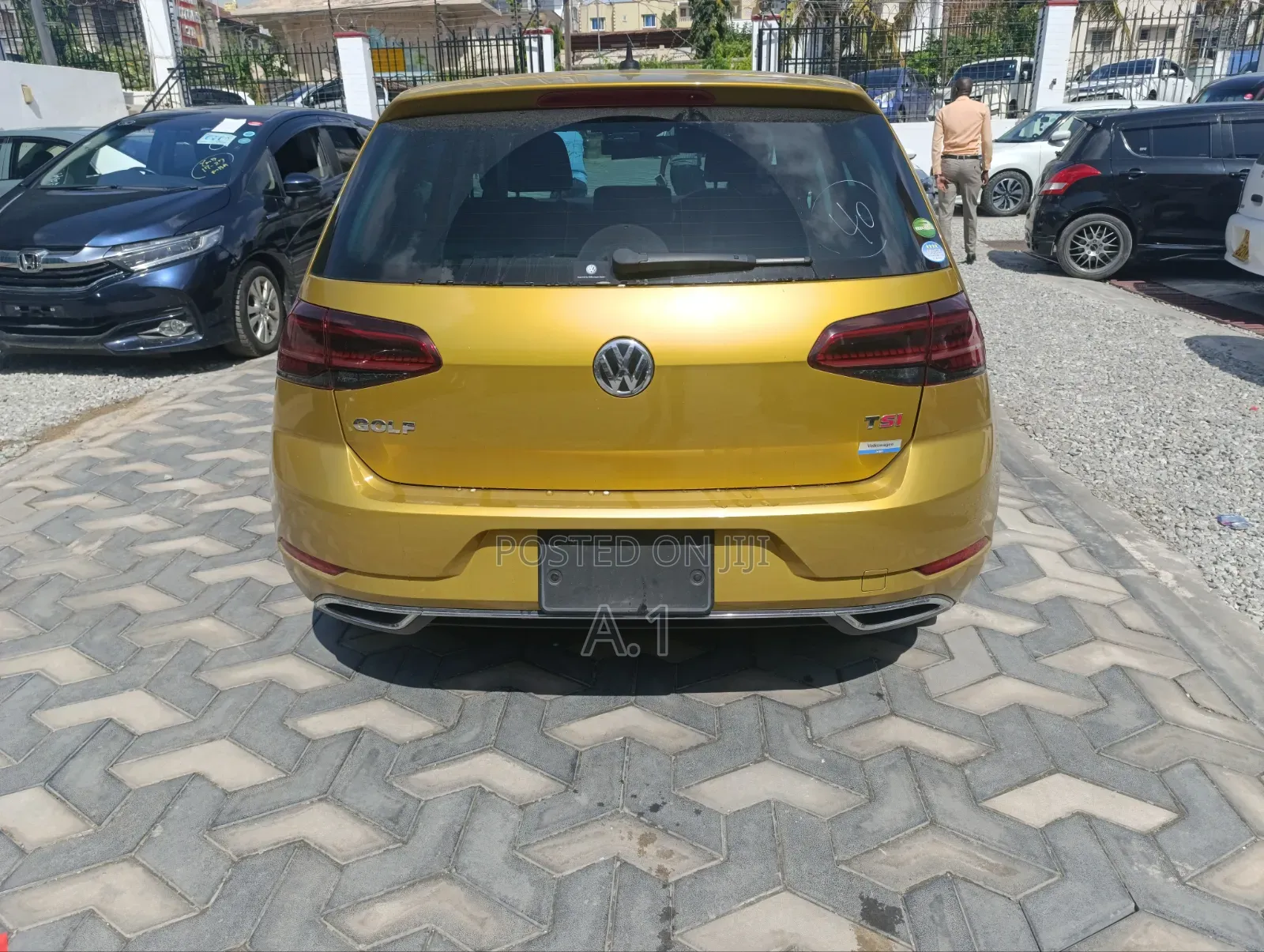 Volkswagen Golf 2019 Yellow