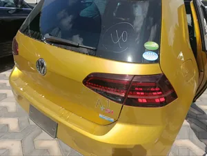Volkswagen Golf 2019 Yellow