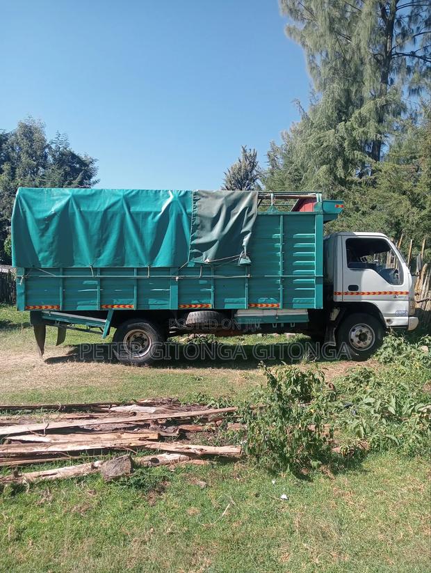 Rigid Truck Isuzu NPR - thumbnail 4