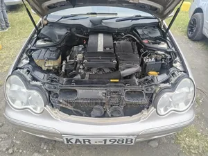 Mercedes-Benz C200 2004 Gold