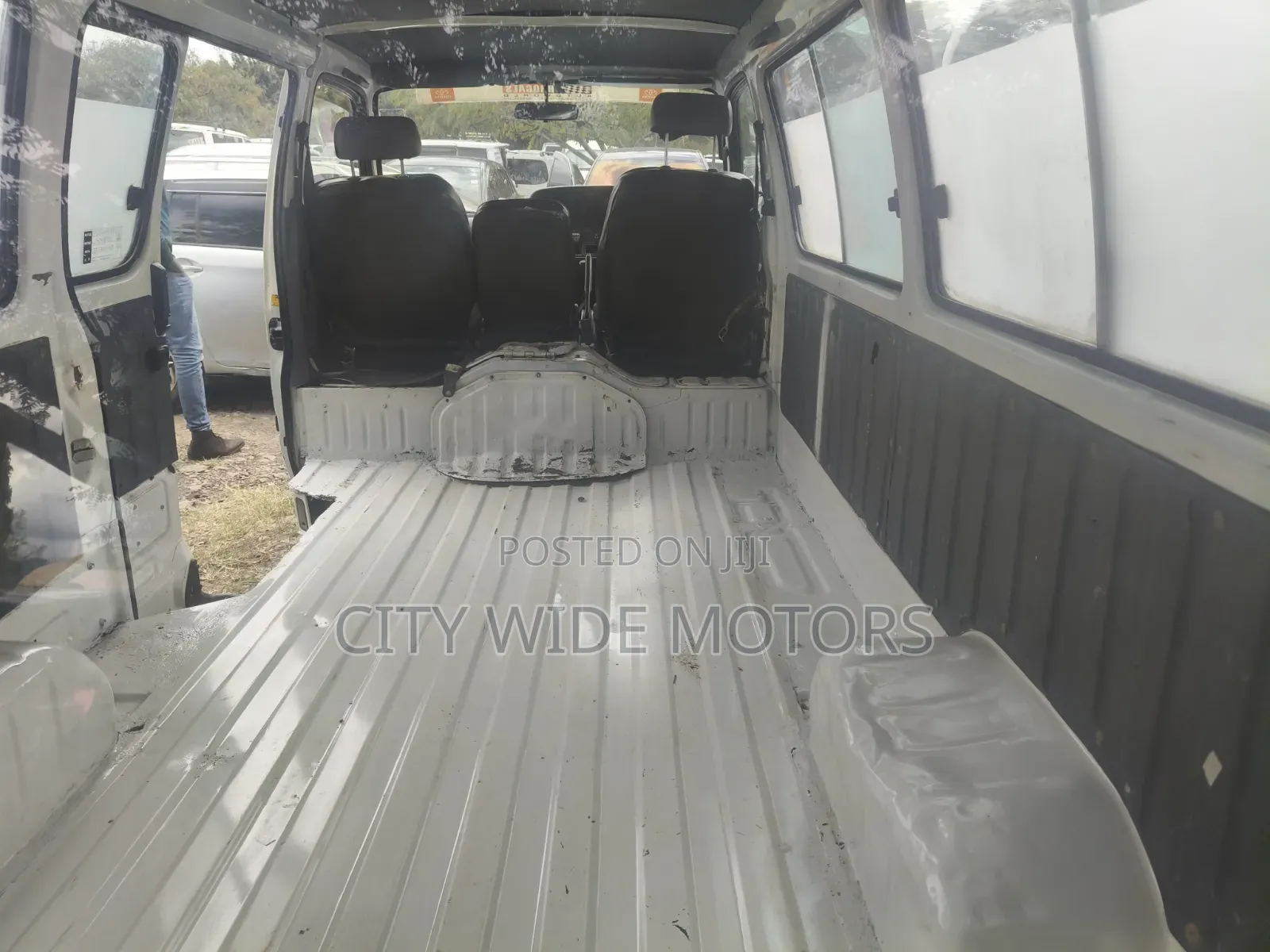 Toyota HiAce 2002 White