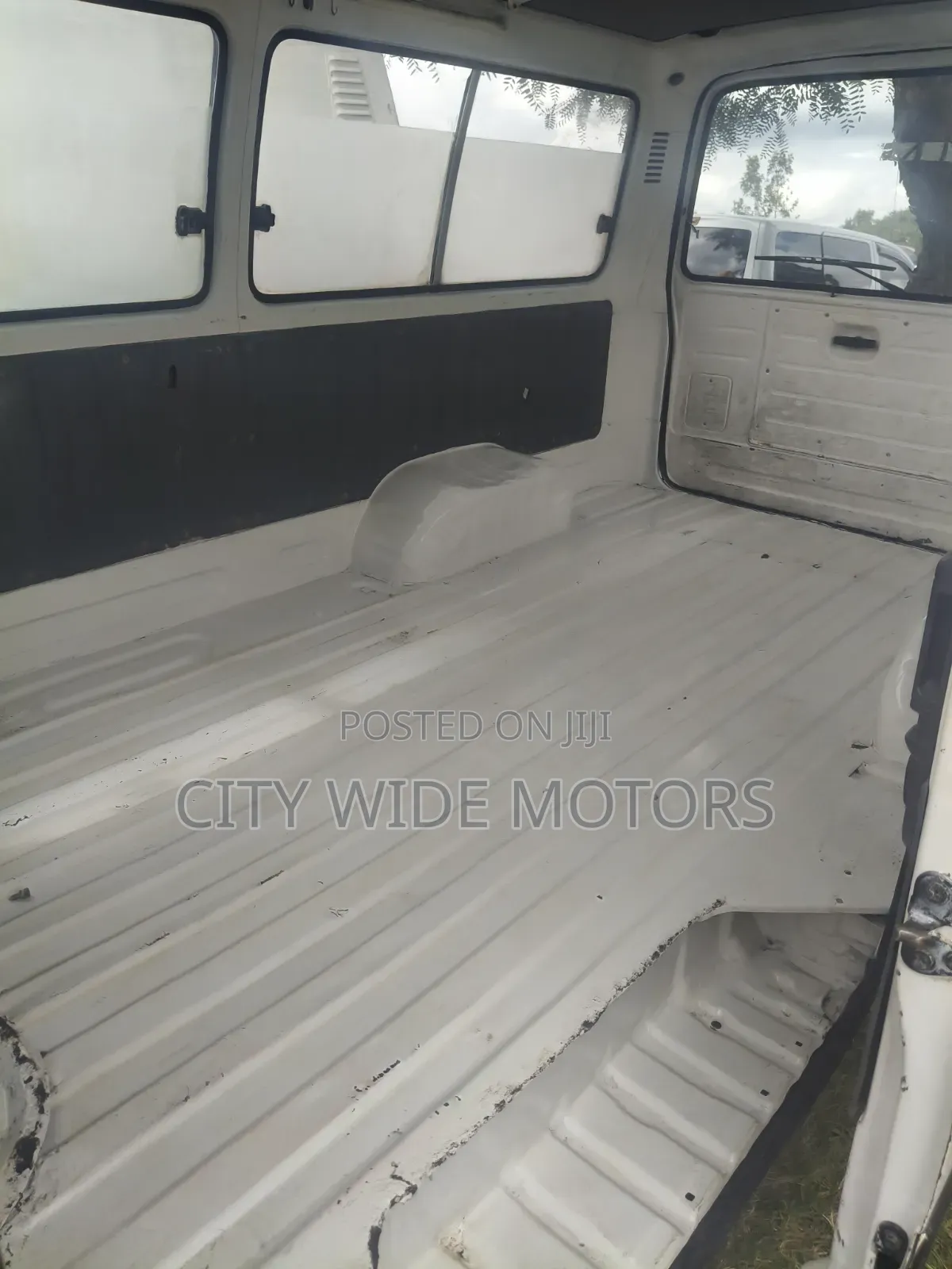 Toyota HiAce 2002 White