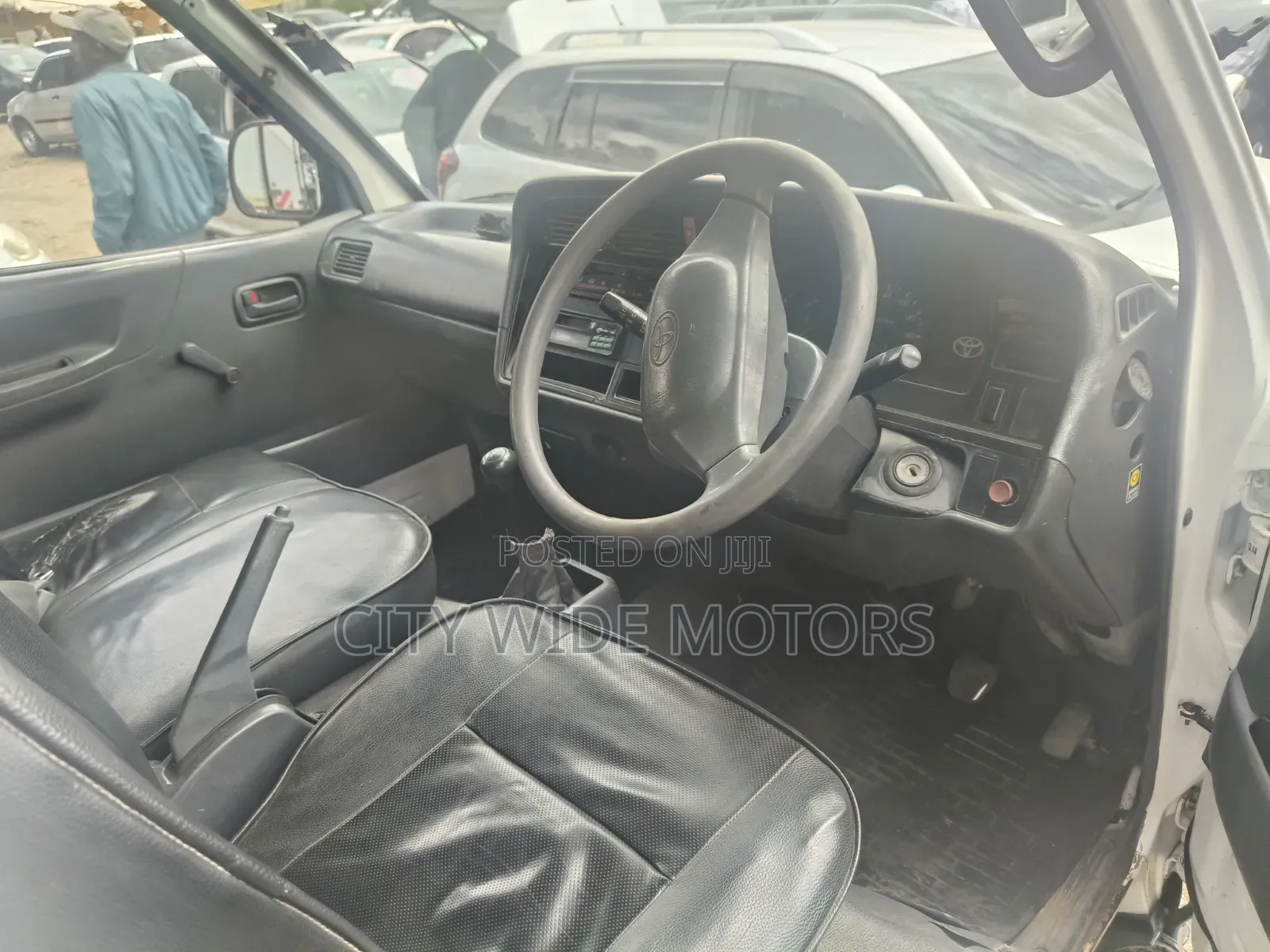 Toyota HiAce 2002 White
