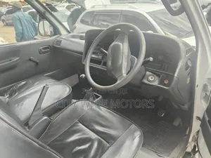 Toyota HiAce 2002 White